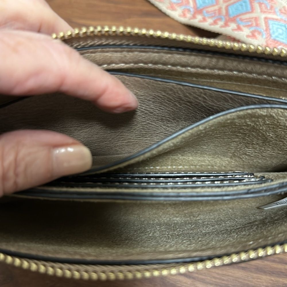 NWOT Lazy Frog Vegan Leather Wristlet Crossbody Bag 3 Compartments & 3 Straps. - Picture 4 of 7